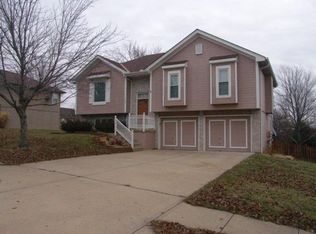 107 Shasta Daisy Dr, Smithville, MO 64089