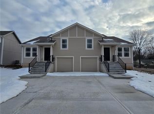 513/515 W Smith St, Spring Hill, KS 66083