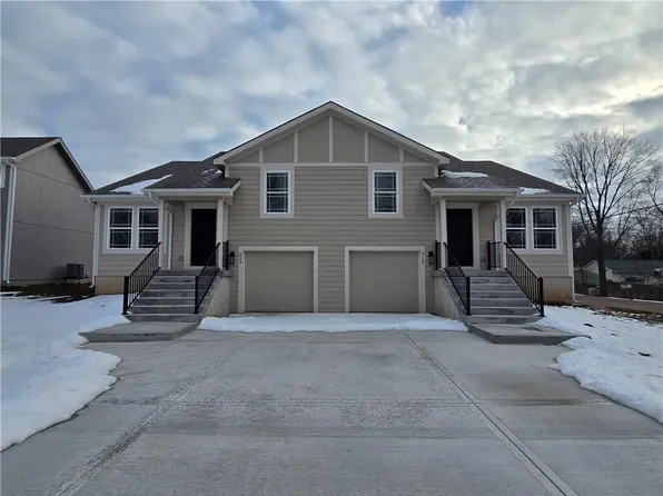 513/515 W Smith St, Spring Hill, KS 66083