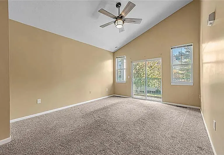 633 Eagle Pointe Dr #633 — Photo 9