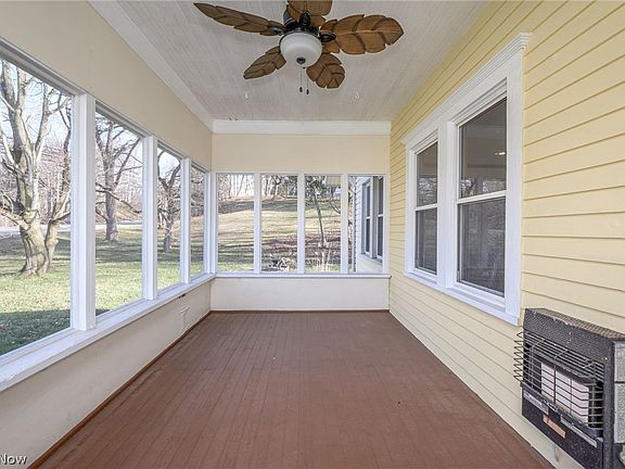 3rd image of 925 Springdale Rd