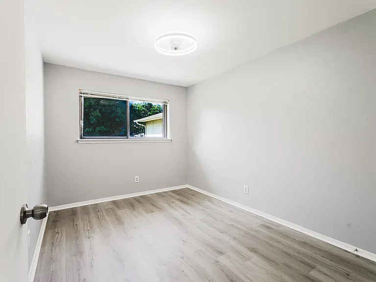 1506 Trowbridge St — Photo 13