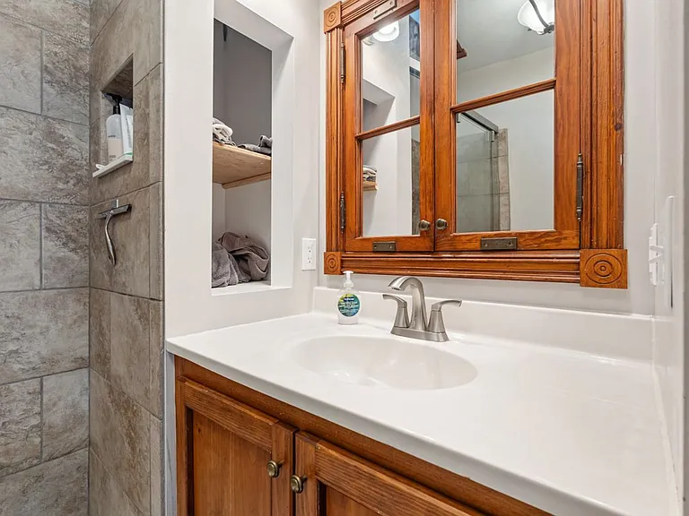 74 Shethar St #UPPER STUDIO — Photo 10