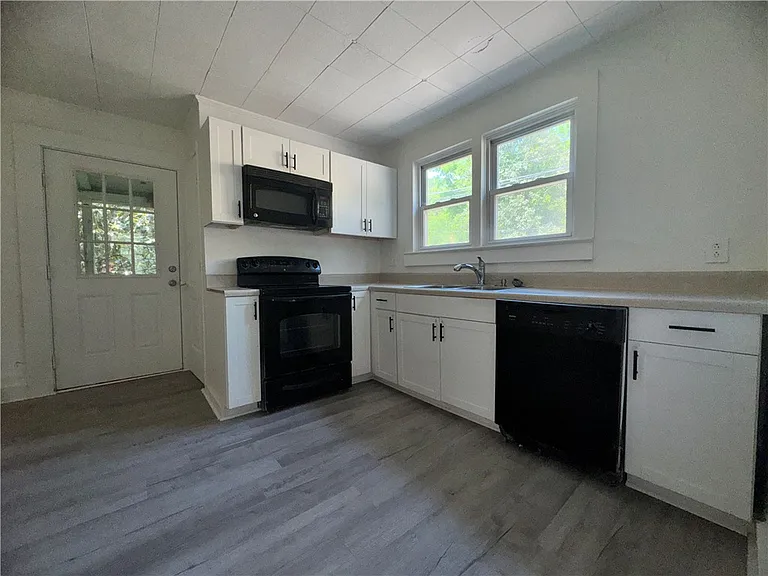 6 Riverside St — Photo 9