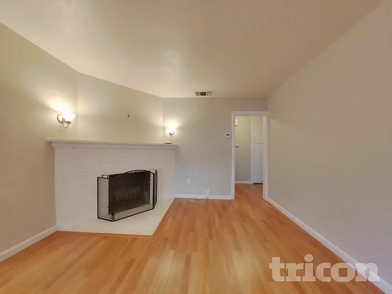 463 Park Ave — Photo 2