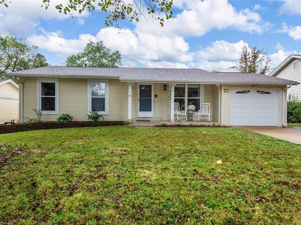 1411 Saint Theresa Ln, Saint Charles, MO 63304