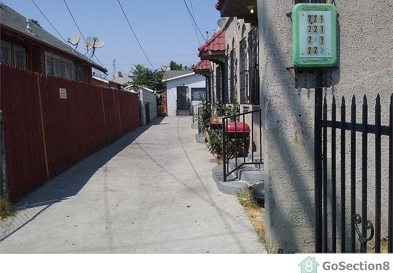 2nd image of 221 W 55th St