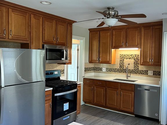 5th image of 324 N Park Dr