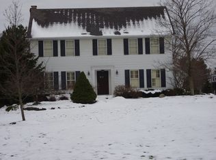 245 Senlac Hills Dr, Chagrin Falls, OH 44022