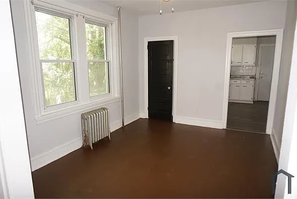 3 bed, 1170 sqft, $2,043 — Photo 3