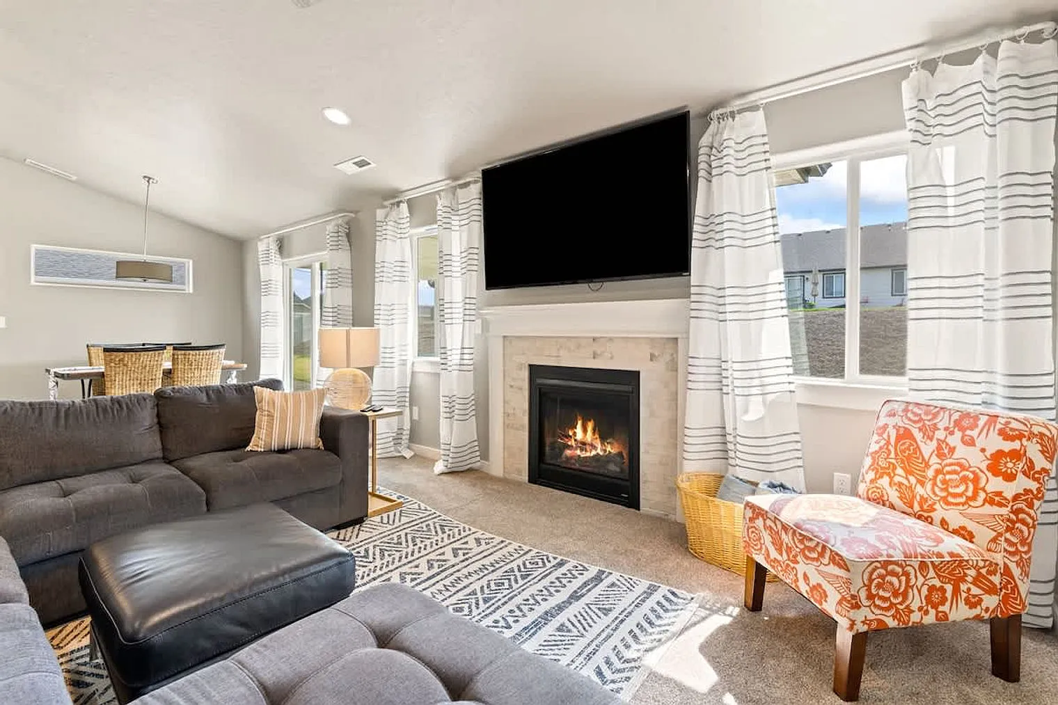 3 bed, 2.0 bath, 1399 sqft, $5,130 — Photo 1