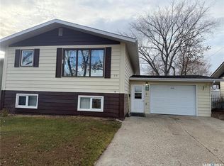 516 6th AVENUE E, Assiniboia, SK S0H 0B0