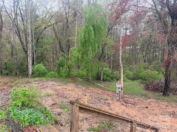 1066 Holbert Rd, Hendersonville, NC 28791