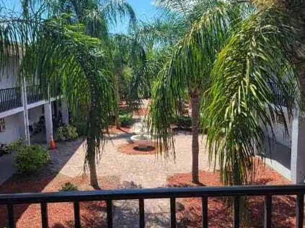 Keystone Courtyards