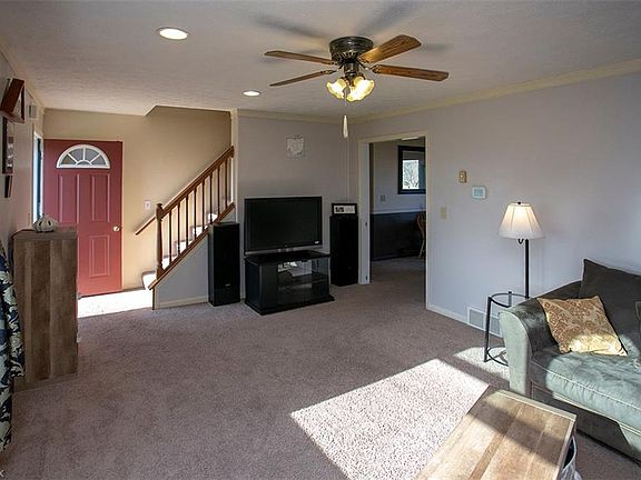 4th image of 3014 Broadway Ave