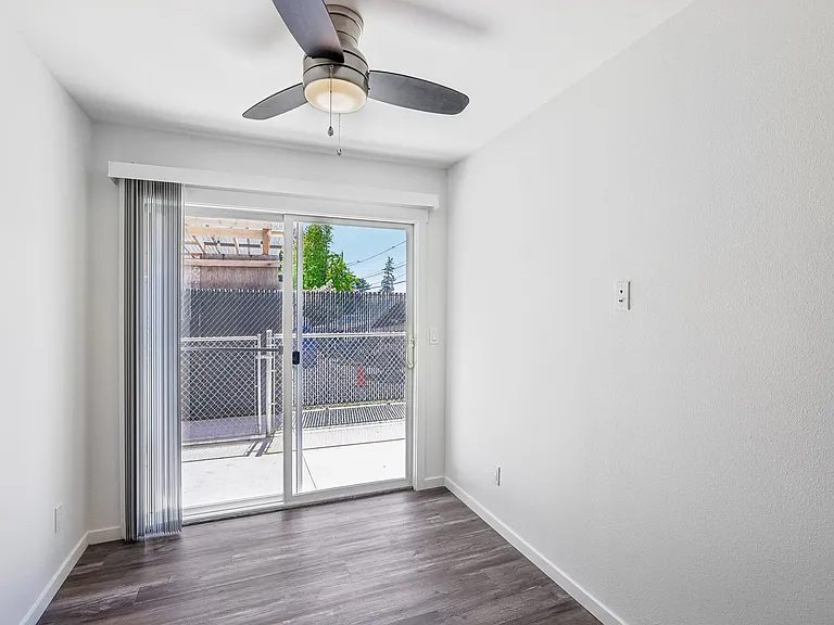 Midland Apartments — Photo 27