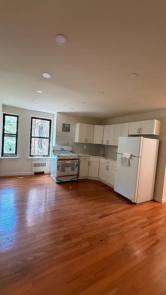 61-88 Dry Harbor Road — Photo 1