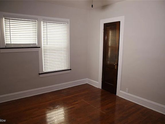 5th image of 1634 Larchmont Ave #1634
