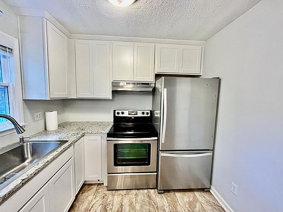 5th image of 204 McGregor Dr #204