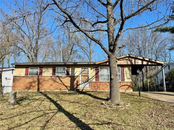 1670 Queens Dr, Florissant, MO 63031
