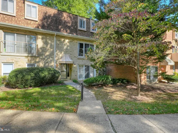 3748 Persimmon Cir, Fairfax, VA 22031