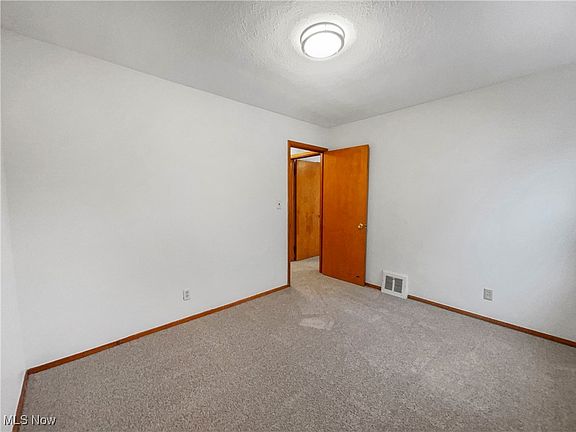 5th image of 30060 Truman Ave