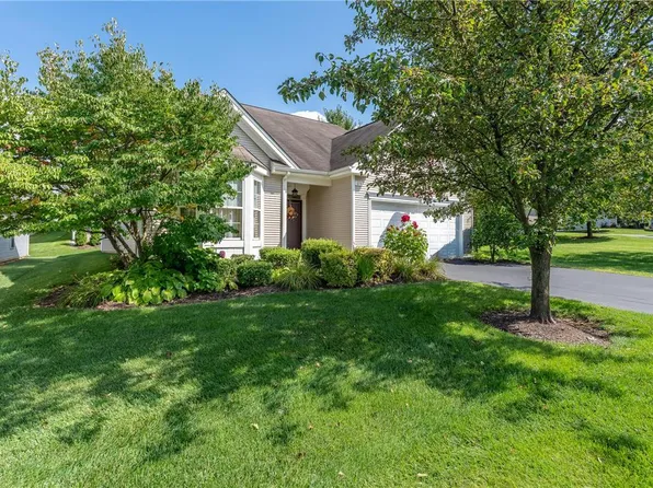 1815 Lakeside Ln, Macungie, PA 18062