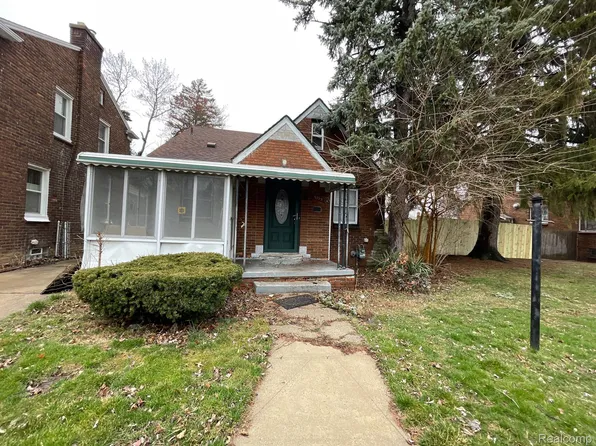 9755 Wayburn St, Detroit, MI 48224