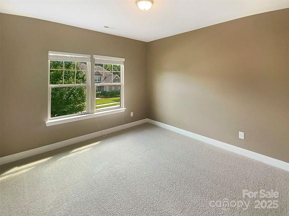 5th image of 5003 Tremont Dr