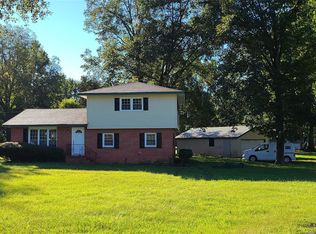 23 Academy Ln, Deatsville, AL 36022