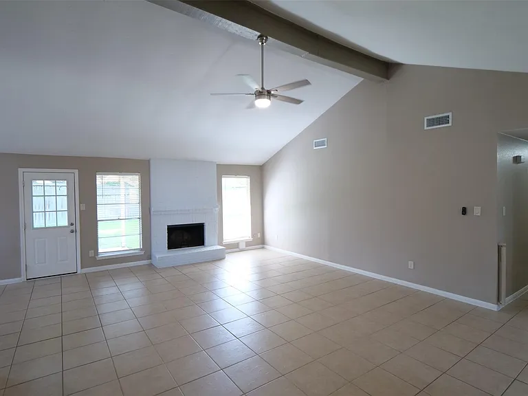 915 Comstock Springs Dr — Photo 4