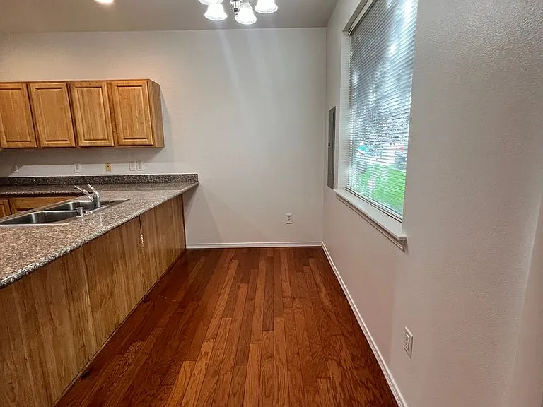 1620 W Lee St #4 — Photo 8