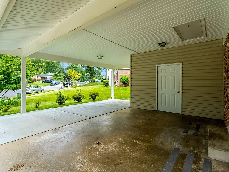 6717 Reynard Dr — Photo 60