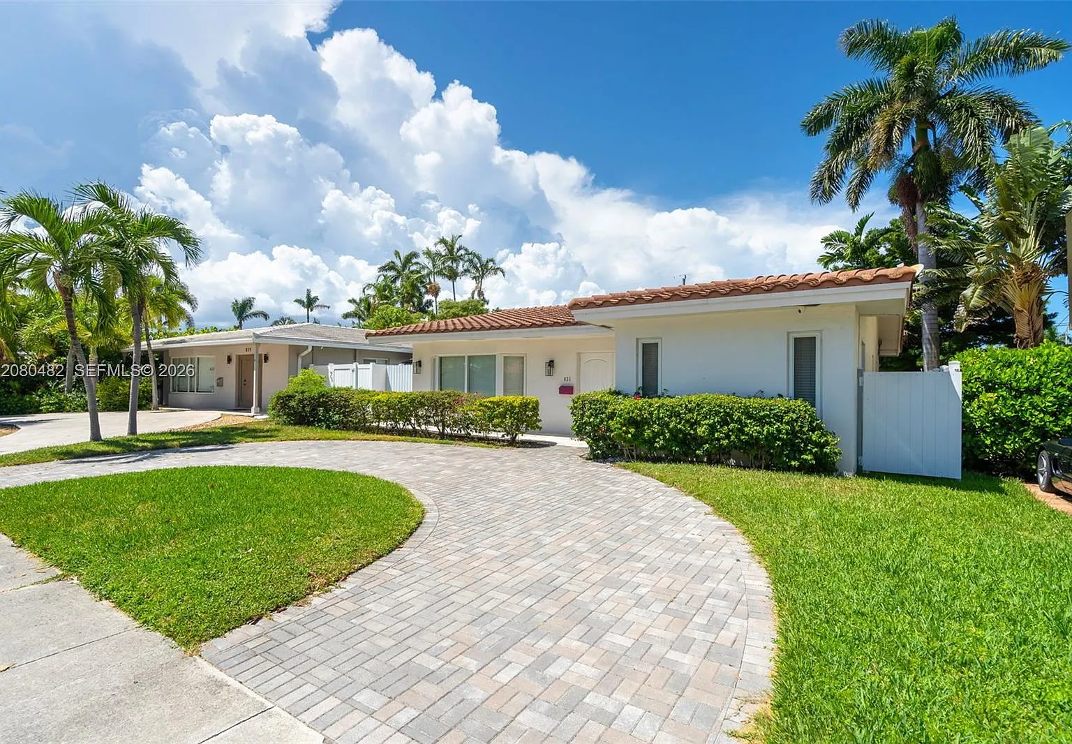 Hollywood Lakes Section — Photo 1