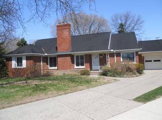 20118 E Ballantyne Ct, Grosse Pointe Woods, MI 48236