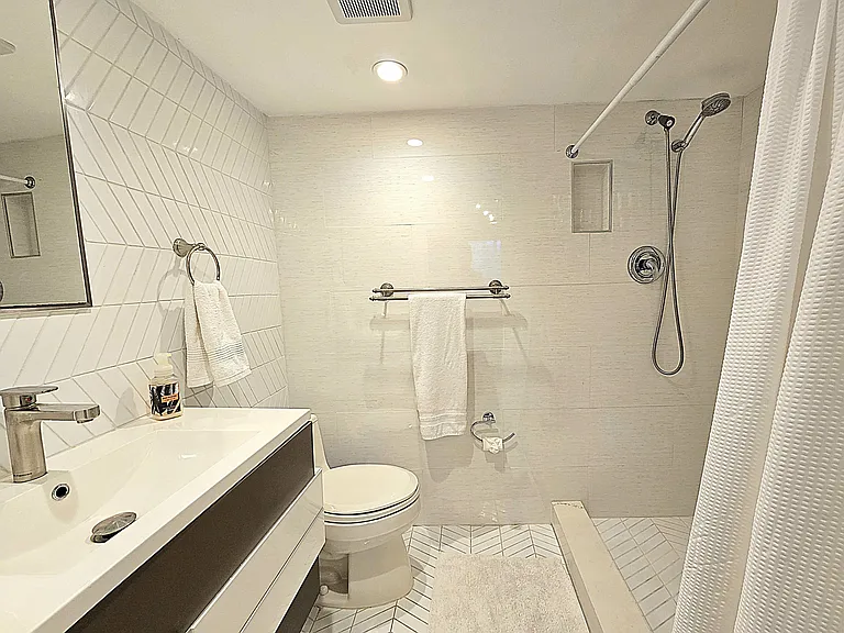 50 SE 12th St #2260 — Photo 17