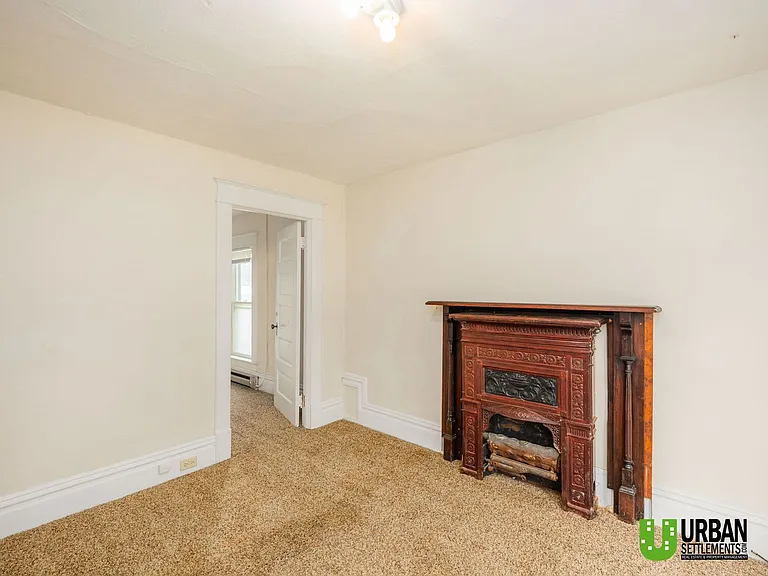 1122 S Walnut St — Photo 8