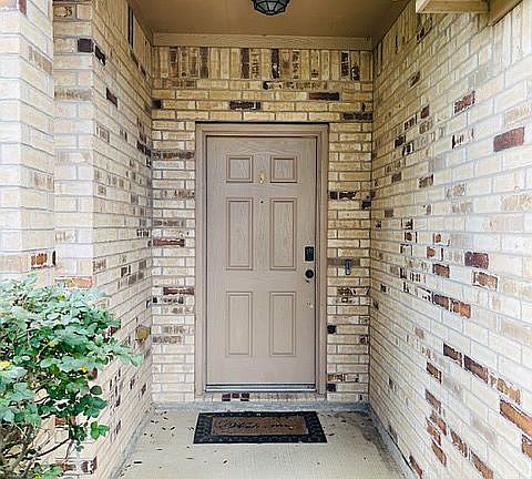 2nd image of 4022 Hawthorn Glen Ct