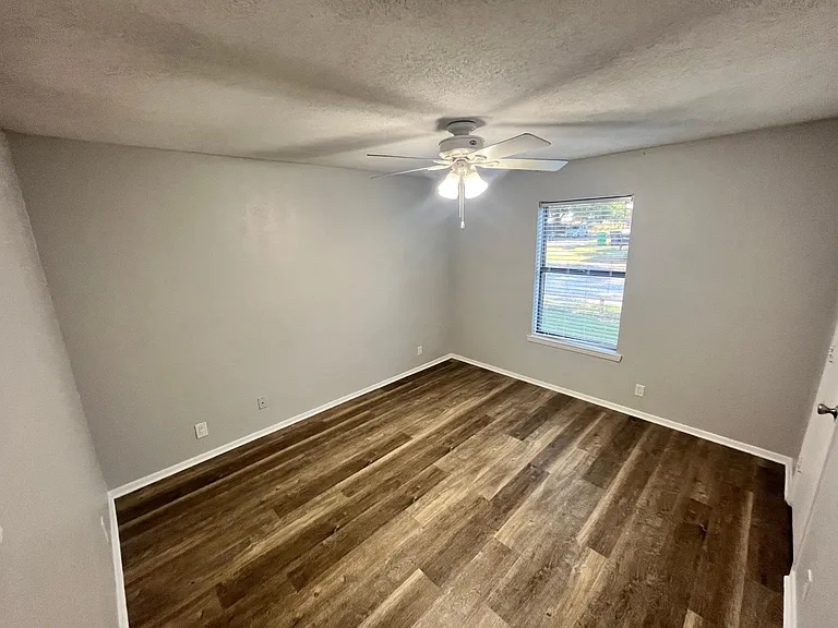 902 N Austin St #902 — Photo 15