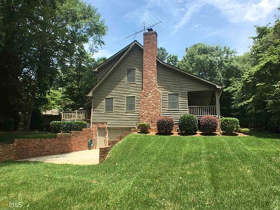 3rd image of 2710 Millside Dr SE