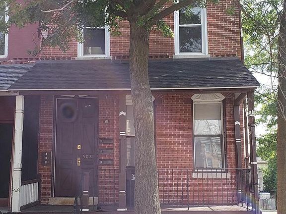 2nd image of 502 W 7th St APT 3