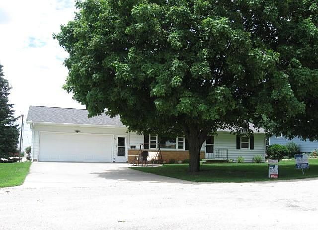 2nd image of 209 3rd Ave