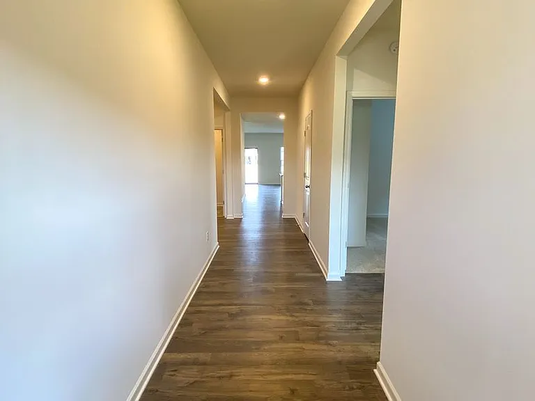 195 Daisy Dr — Photo 2