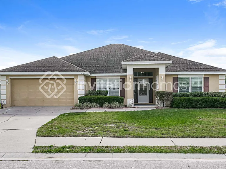 6859 Hunters Crossing Blvd — Photo 1