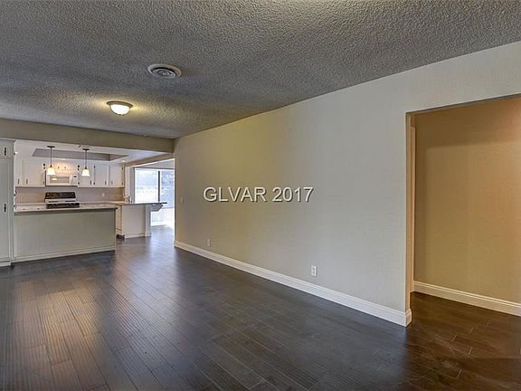 3rd image of 4525 Palencia Ave