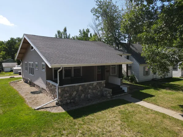1037 E 3rd Ave, Mitchell, SD 57301