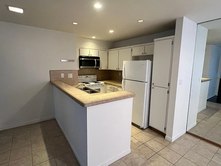 1885 Veteran Ave #103 — Photo 6