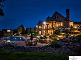 16574 Ridgemont St, Omaha, NE 68136