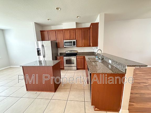 3rd image of 12875 Emersondale Ave