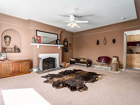 4th image of 409 E Wellesley Ave